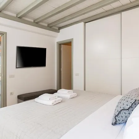 In Mykonos - 6 Bedroom - 1km From - Infinity Pool - Sunset View Villa *